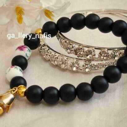 دستبند مهره 1023 ✅ دستبند بسیار زیبا ✅ فری سایز و ساخته شده با مهره آبرنگی ✅ رینگ و مهره سرامیک ✅ قابل اجرا در رنگ بندی های متنوع ✅ ارسال به سراسر ایران شما می توانید برای مشاهده نمونه محصولات و میزان رضایتمندی مشتریان همیشگی ما در مورد این محصول به پیج اینستاگرام @ga_llery_nafis مراجعه کنید.